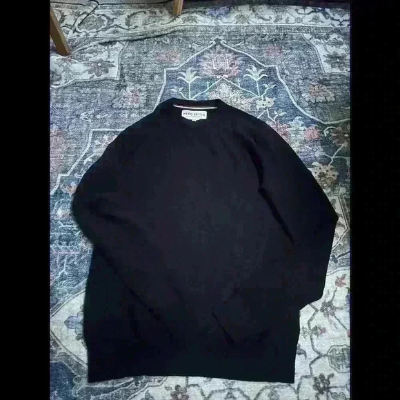 Hero Seven Men’s Sweater - Picture 1 of 2